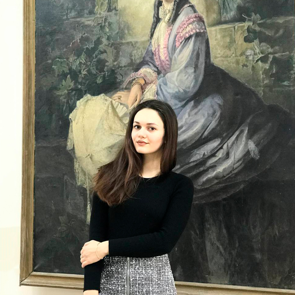 Виктория, эксперт по работам